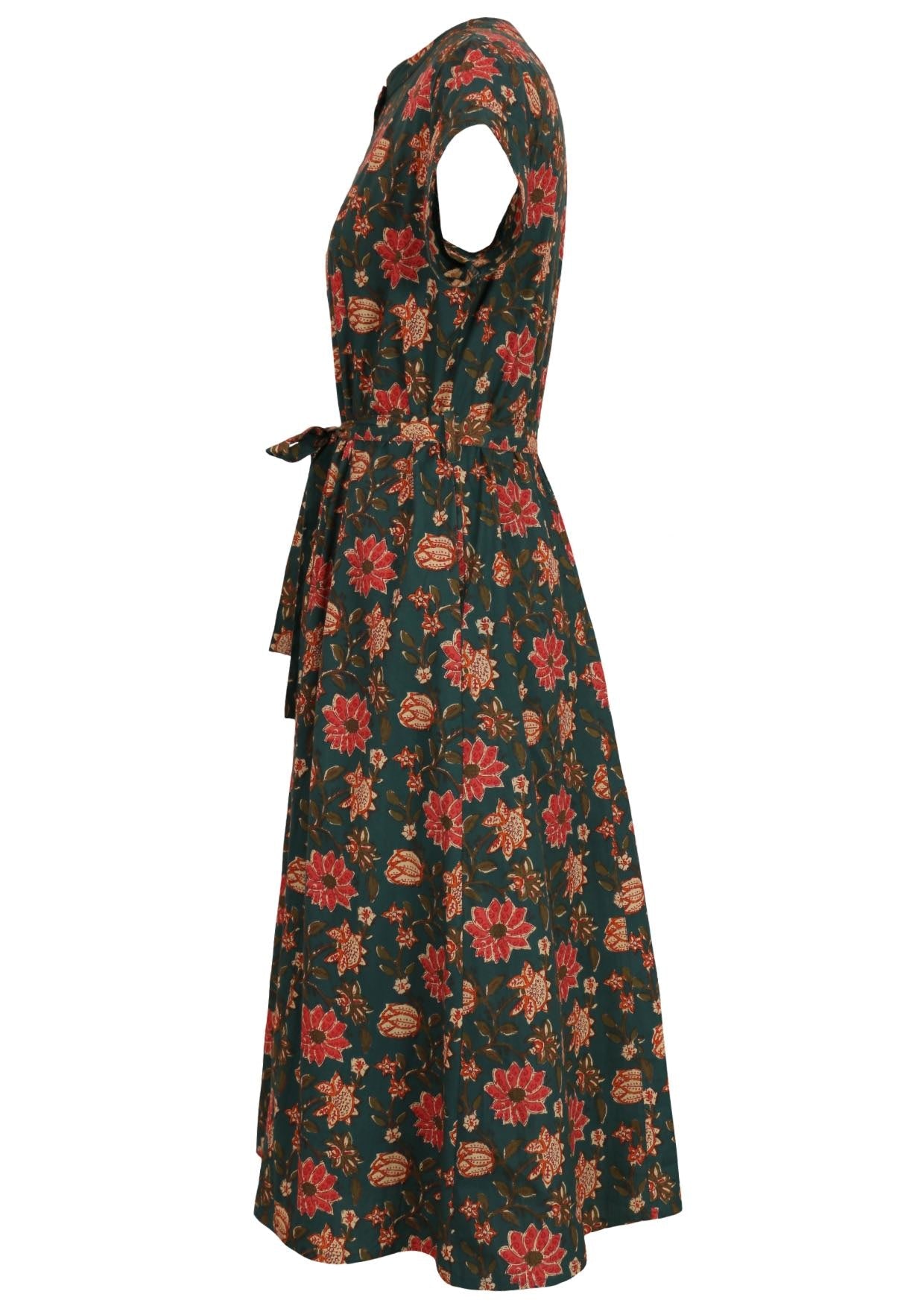 100% cotton maxi dress with adjustable waistband, short sleeves and pockets.