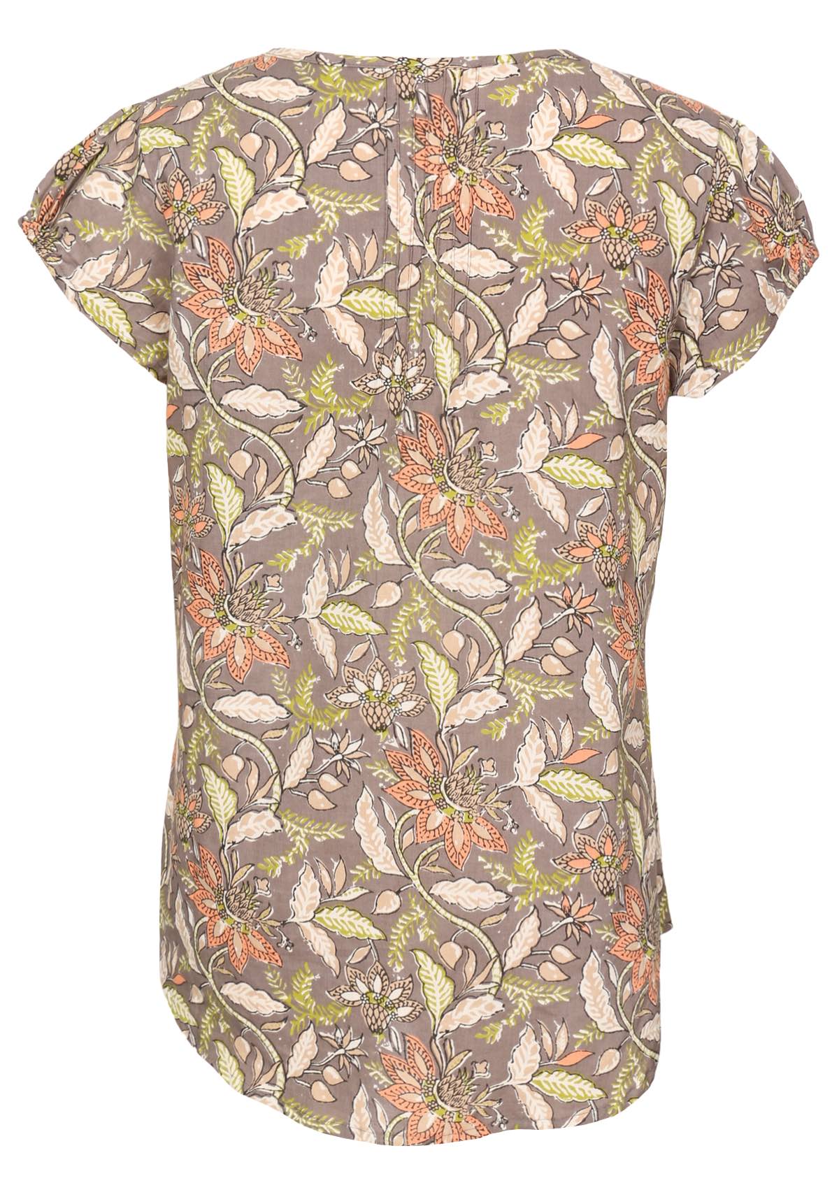 Cotton short sleeve top with small decorative pleats in the centre of the back, as well as across the front