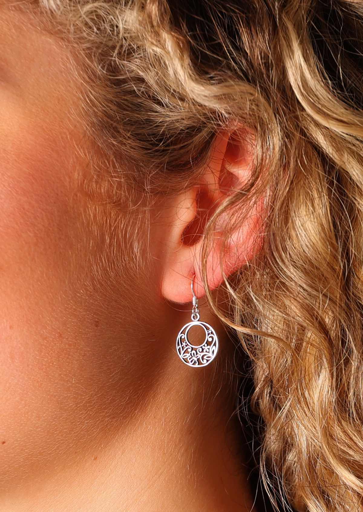 Measuring 15mm in diameter, and 27mm long including the hook