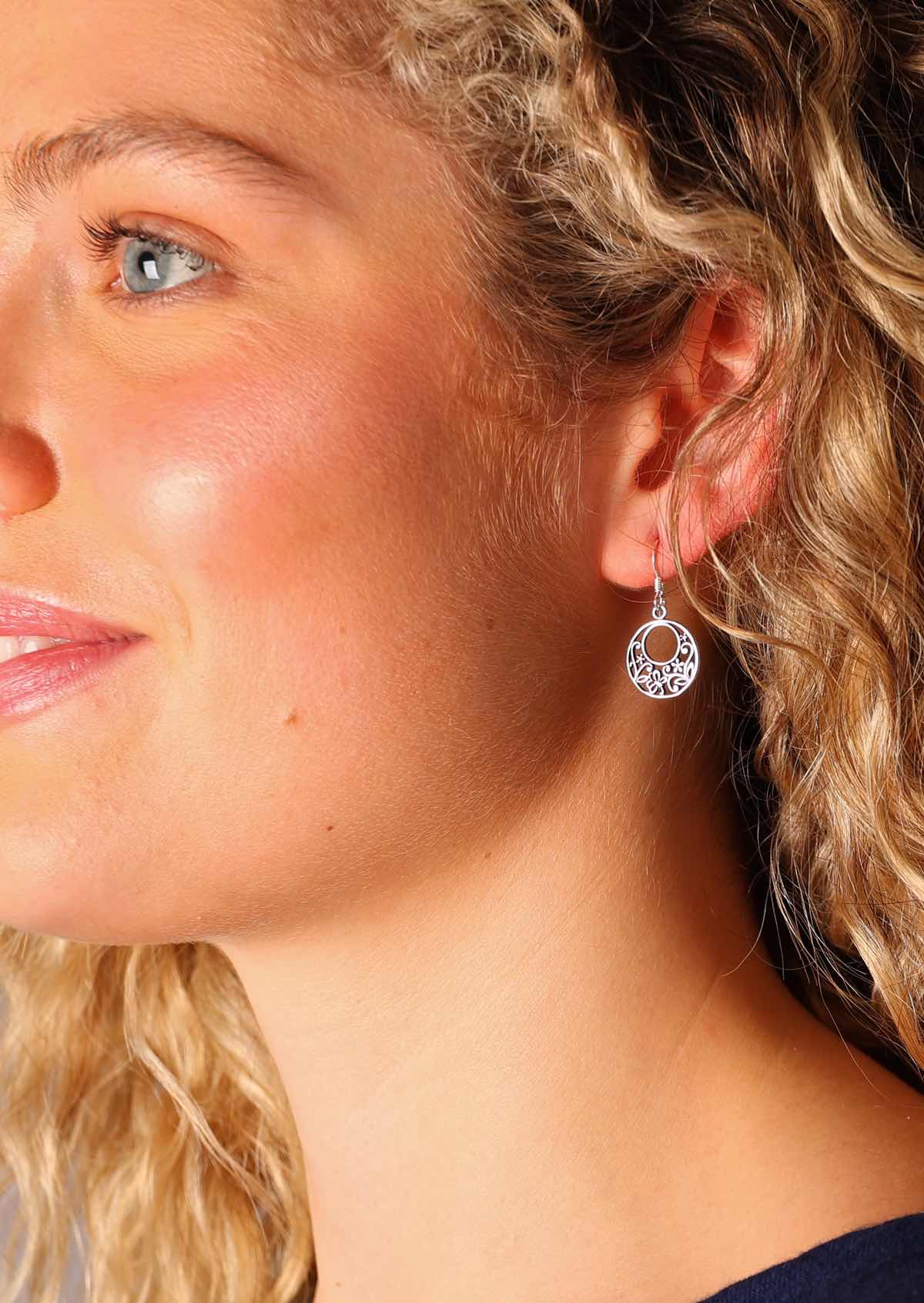 Sweet everyday silver earrings with floral detail