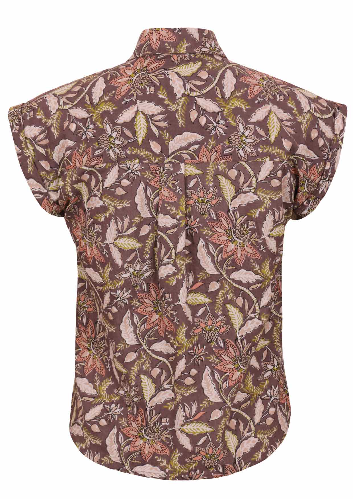 Button up cotton shirt with structured collar, folded cuff sleeves and a box pleat at the centre back