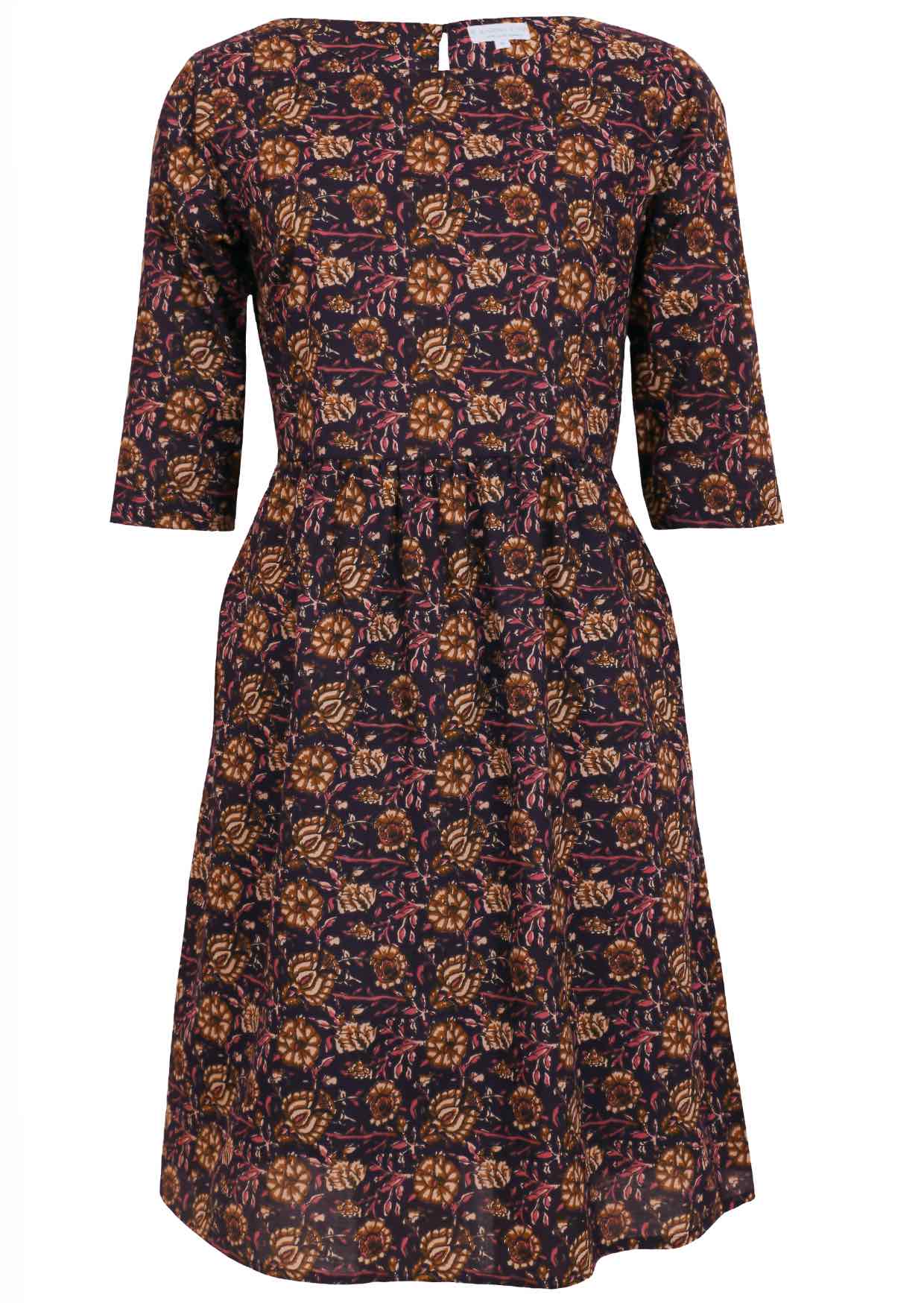 100% cotton relaxed fit dress with wide round neckline, 3/4 sleeves and pockets.

