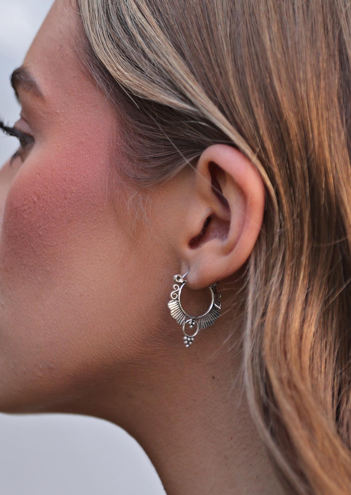woman wearing with silver hill tribe hoop earring 