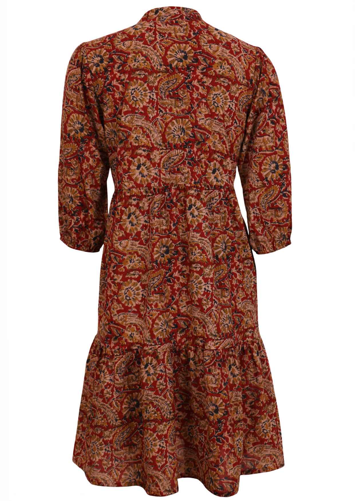 Loose fit cotton midi dress with mandarin collar, 3/4 sleeves and pockets.