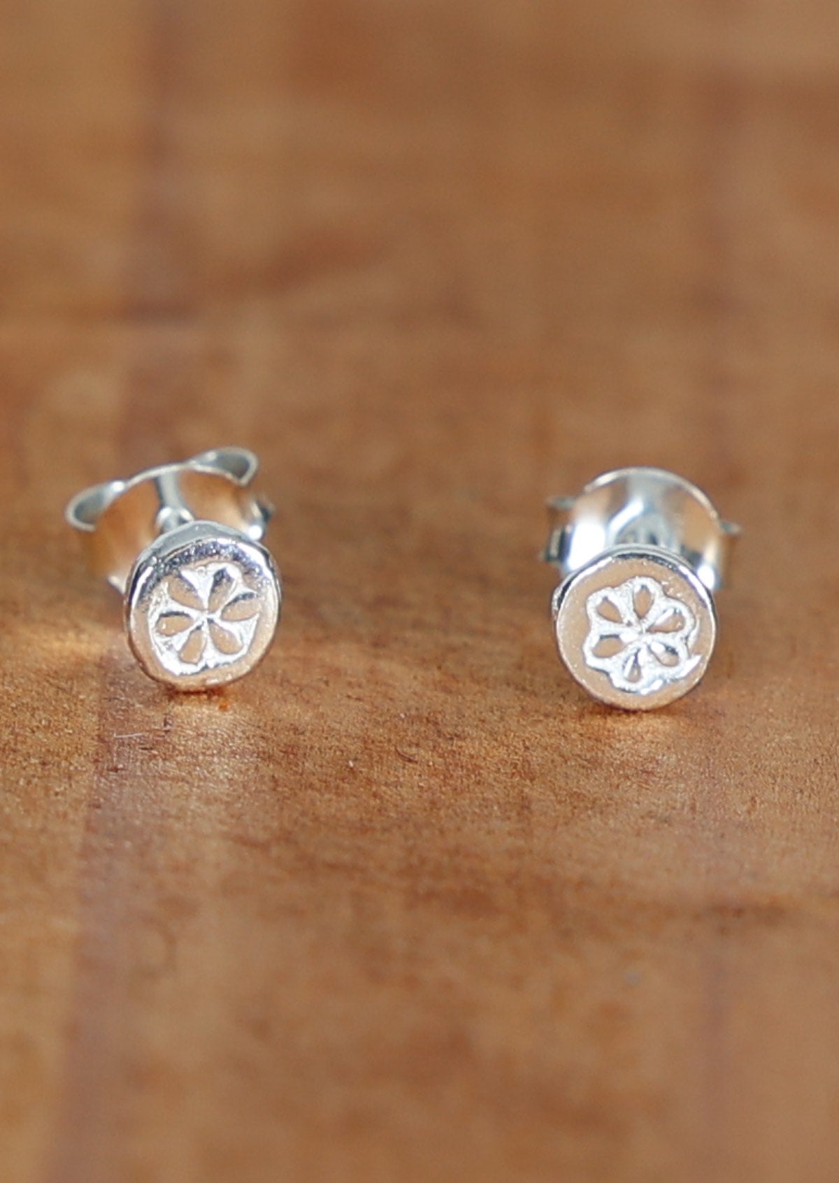 Sterling silver daisy etched disk stud earrings with butterfly back