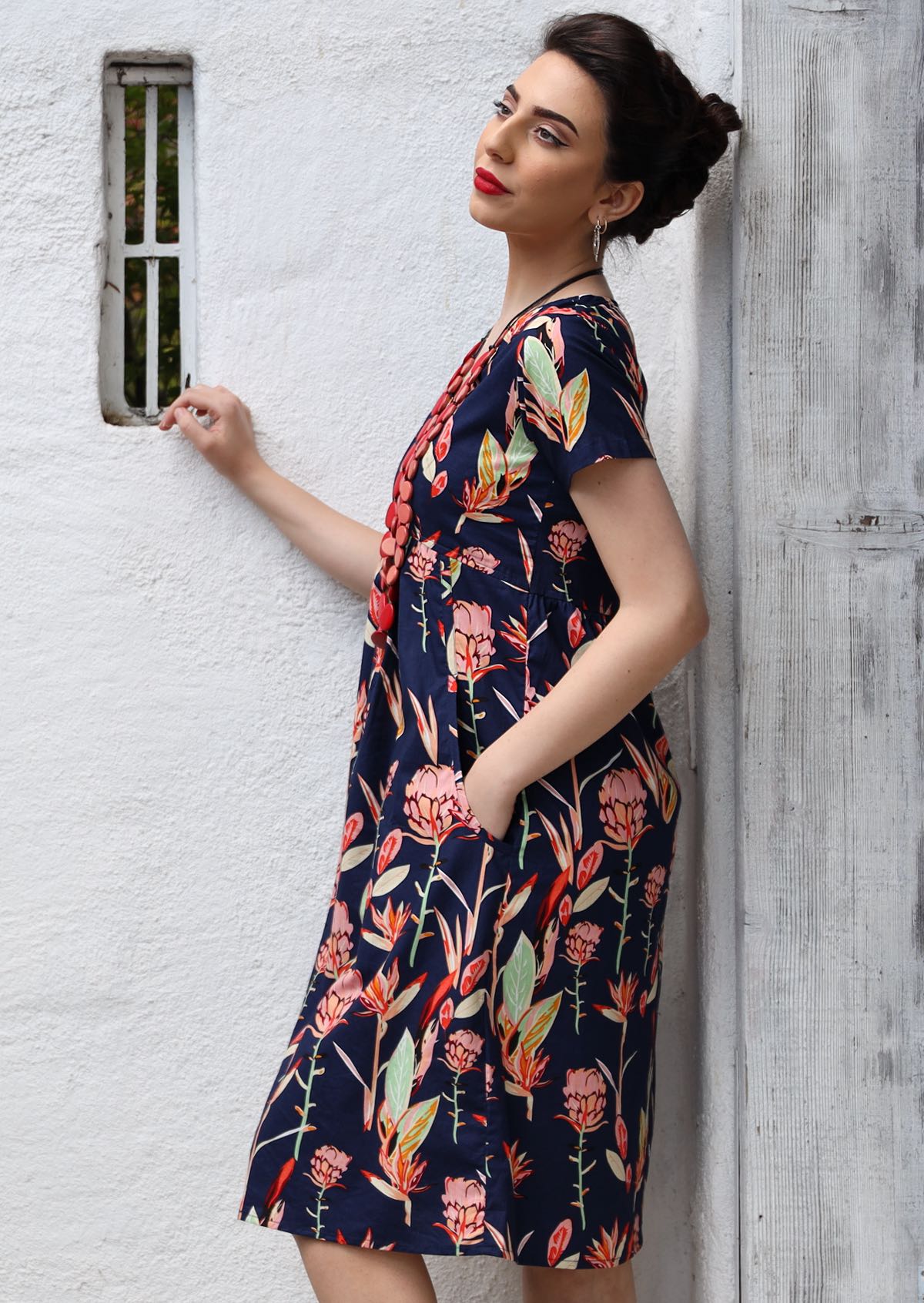 Model wears 100% Cotton relaxed fit Womens Dresses with Side Pockets and short sleeves.