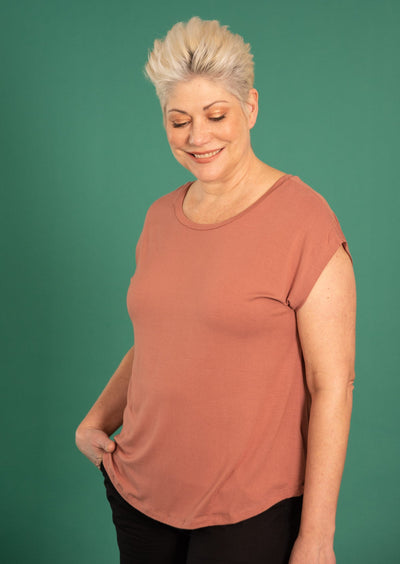 basic women's short sleeve rounded bottom hem line